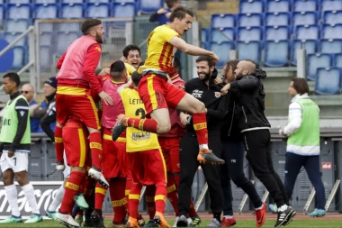 (VIDEO) ĐURIČIĆ NADIGRAO VUKOVIĆA: Benevento stigao do četvrte pobede u Seriji A