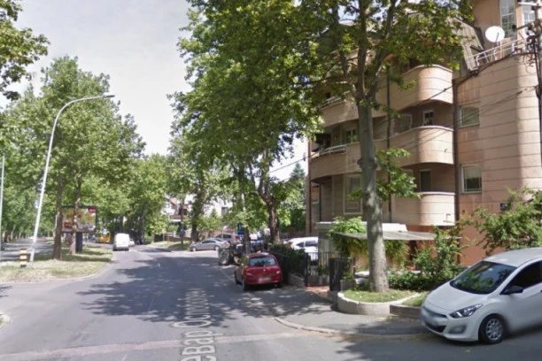 SUDAR DVA AUTOBUSA GSP NA VOŽDOVCU! Ima povređenih , obustavljen tramvajski sabraćaj ka Autokomandi