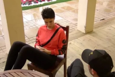 (VIDEO) Toma raskinuo sa Minom, ONA SE GUŠILA U SUZAMA!