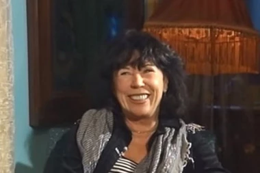 (VIDEO) SEKA SABLIĆ NA SETU PROSLAVILA 79. ROĐENDAN! Kolege joj priredile iznenađenje, a njena reakcija je HIT!