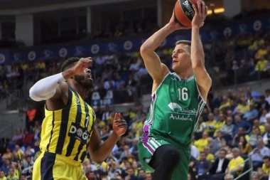 Pored nje ćete zaboraviti i Kim Kardašijan: NEDOVIĆEVA DEVOJKA JE SVE ODUVALA IZGLEDOM!