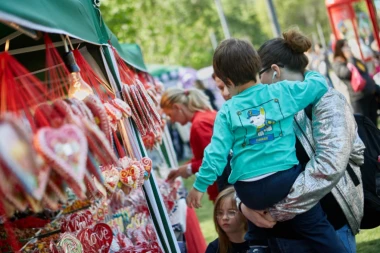 POČINJE VELIKI USKRŠNJI KARNEVAL: Porodično okupljanje u Tašmajdanskom parku