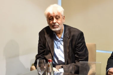 MOBILNIM SE NE DOZIVA PAMETI