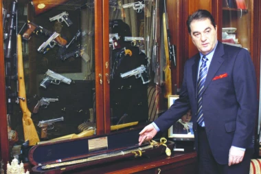 (VIDEO) GENERAL PAVKOVIĆ: Ne bih izveo TENKOVE NA NAROD, ČAK I DA MI JE MILOŠEVIĆ NAREDIO!