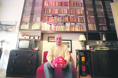 (FOTO) FUDBALSKI SVET U ŽALOSTI: Oproštaji govore koliko je Vladica Popović BIO VELIKI!