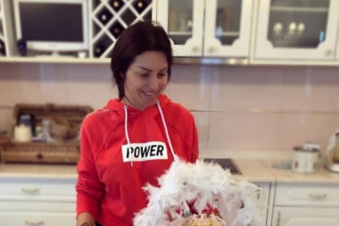 MOŽE NA TAKMIČENJE: Seka OFARBALA JAJA, svi zanemeli!