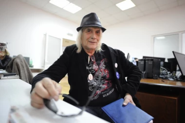 IZGUBIO PRIJATELJE  MIŠU I DŽEJA: Bora predvideo da će 2020. doneti NESREĆU!