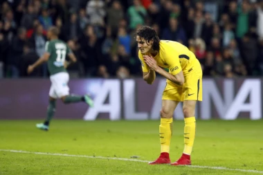 (VIDEO) DEŠAVA SE I NAJBOLJIMA: Pogledajte neverovatan promašaj zvezde PSŽ-a!