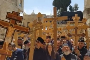 (VIDEO) DA SE NAJEŽIŠ: Zagrmelo usred Jerusalima "OJ KOSOVO, KOSOVO"!