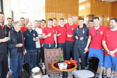 Pred meč sa Italijom: Srpski vaterpolisti obeležili Vaskrs u Rijeci!