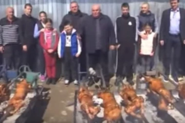 (VIDEO) PALMA PROSLAVIO VASKRS UZ PEČENE PRASIĆE