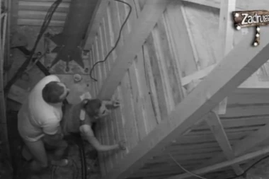 MAJKE BRANE SVOJE MEZIMICE: Nek se deca javno trpaju!