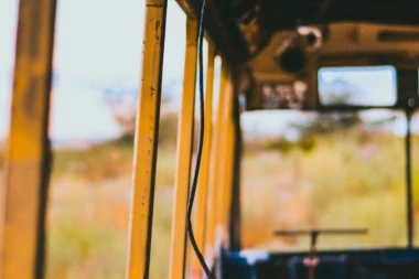 OGROMNA TRAGEDIJA U INDIJI: Nastradala deca, najmanje njih 17!