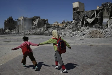 HUMANITARNA POMOĆ CIVILIMA U SIRIJI: Rusi podelili 5 tona hrane!