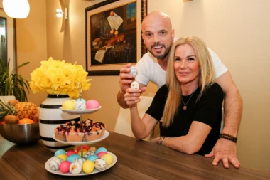 PEVAČ IMA PRELEPU SUPRUGU, a sada je pokazao i SINA