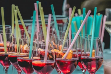 RAZVEŽE SE JEZIK: Alkohol pomaže da bolje govorimo strani jezik?