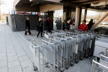 Niški aerodrom "častio" putnike sa 5, 5 evra