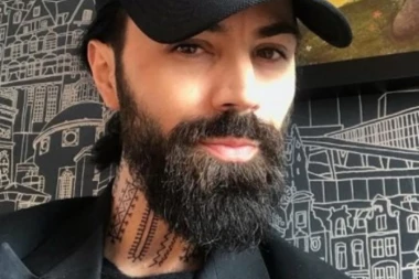 Treba te je*ati bejbzolkom u š*pak: Božo Vrećo objavio jezive poruke koje je dobio na Instagramu, evo za šta ga hejteri optužuju!