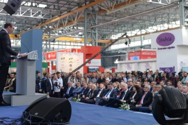 Međunarodni sajam privrede u Mostaru: Vučić "poveo" sve ka štandu Srbije!