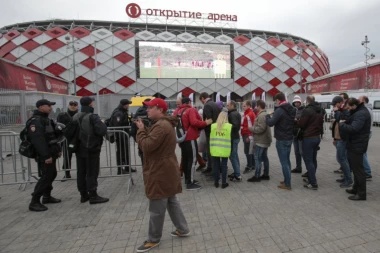 Ruski huligani otišli predaleko: ENGLEZI, SPREMITE SE ZA SMRT!