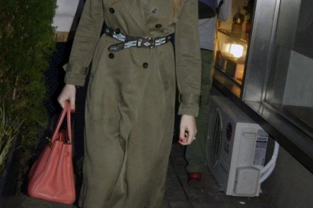 (FOTO) MELINA DŽINOVIĆ NAPUSTILA TEK RENOVIRANU VILU: Otkrivamo gde je otišla Harisova žena!