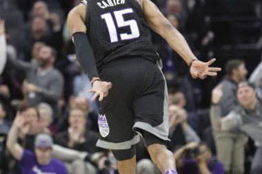 Ima 41 ali i dalje ga žele: KARTER OSTAJE U NBA JOŠ JEDNU SEZONU!