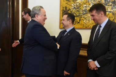 DAČIĆ I KOCIJAS PRED NOVINARIMA: Nema otvorenih pitanja između Srbije i Grčke