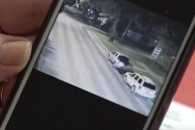 DA ČOVEK POLUDI: Dobio kaznu za prebrzu vožnju iako mu je auto bio parkiran! (VIDEO)