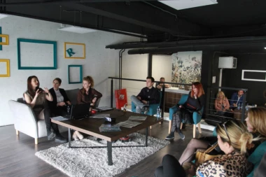 KAKO BOJE U ENTERIJERU UTIČU NA NAŠE RASPOLOŽENJE?