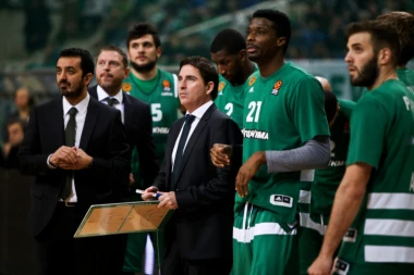 OLIMPIJAKOS NA KONOPCIMA: PAO na korak od titule!