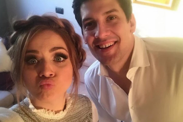 (FOTO) NININA PRVA FOTOGRAFIJA IZ PORODILIŠTA! Glumica raznežila fanove objavom nakon porođaja!