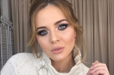 Pojavila se PRVA FOTKA NINE JANKOVIĆ iz porodilišta!