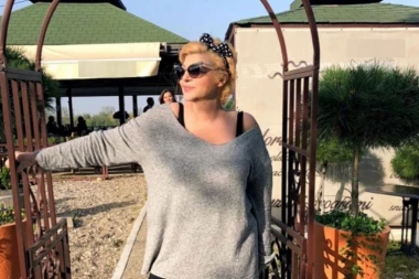 KARLEUŠA OBJAVILA FOTKU S MAJKOM: Divna se potpuno TRANSFORMISALA!