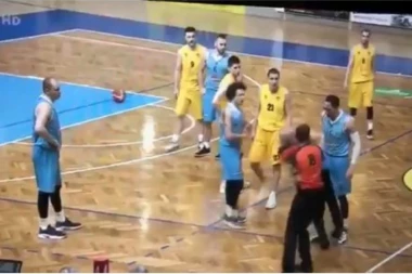 (VIDEO) Sudija za "Oskara" odglumio udarac Srbina