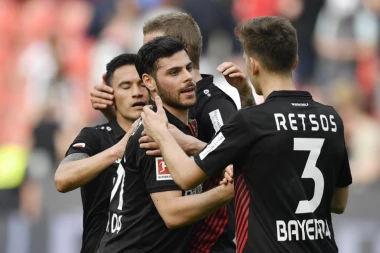 (VIDEO) Leverkuzen deklasirao Ajntraht, novi poraz Hamburgera