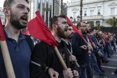 GRCI PROTESTUJU ZBOG NAPADA NA SIRIJU: "AMERIKANCI UBICE!"