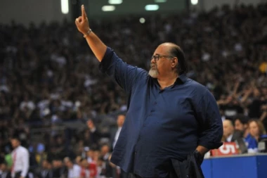 I OD LOŠEG IMA GORI: Šved razbio Podgoričane!