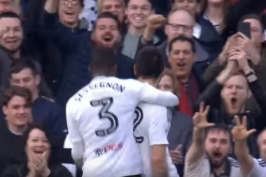 (FOTO/VIDEO) Tri prsta na tribinama pri proslavi Mitrovićevog gola