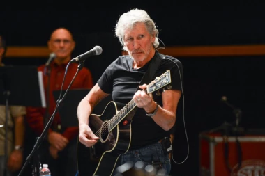 (FOTO) LEGENDARNI ROKER PODRŽAO NAJPOZNATIJEG SVETSKOG UZBUNJIVAČA