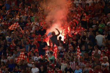 (VIDEO) Ajndhoven pozdravio šampione: PREKO 30.000 NAVIJAČA SLAVILO TITULU SA IGRAČIMA!