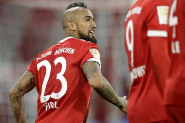 Barsa dovela Vidala, pa prodala Vidala!