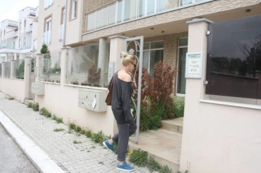 (FOTO) SESTRINSKA UTEHA: Kristina Bekvalac se ne odvaja od Nate posle napada