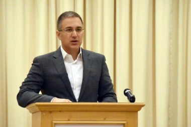 STEFANOVIĆ O BLOKADI SAOBRAĆAJA: Teror manjine nad većinom ništa dobro ne donosi građanima Srbije