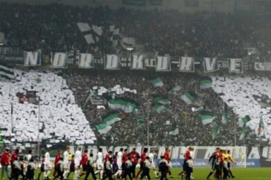 SKANDAL POTRESA NEMAČKU: Navijači Borusije silovali devojku na povratku iz Minhena