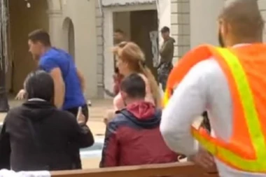 (VIDEO) ANĐELO BACIO STO NA DUŠKA!