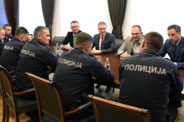 STEFANOVIĆ POZDRAVLJA HRABROST: Nagrađeni policajci sa Novog Beograda!