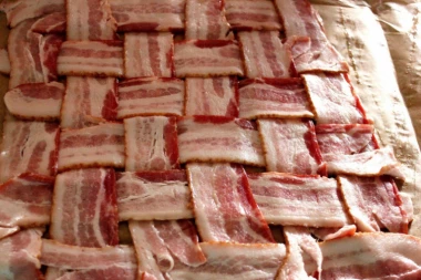 PAZITE SE SAMO JEDNE STVARI: Mnogi nakon 50. godine izbegavaju slaninu i svinjsku mast, međutim ove namirnice mogu biti veoma KORISNE!