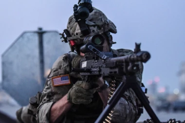 Tramp se složio: Američku vojsku treba povući sa Kosova!