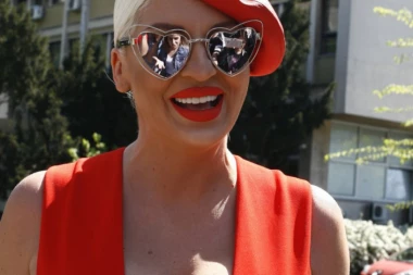 KARLEUŠA SE VRAĆA NA PINK!