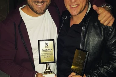 I DŽENAN GA PODRŽAVA: Ovaj makedonski pevač je omiljen i u Srbiji!